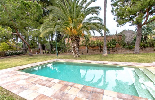 Santa Oliva Villa | Elegancia atemporal cerca de BCN, 14min a la playa