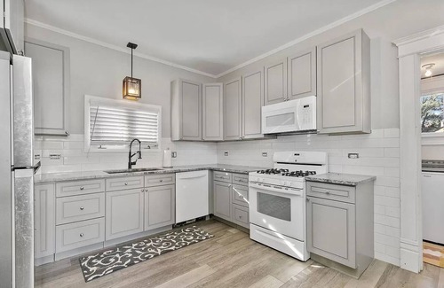 Huntley Apartamento | Timeless Elegance: Victorian 1890, Spacious 1st Floor Apartment.