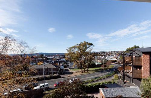 Launceston CBD Casa | Timeless Elegance with City Views Wi-Fi & Parking