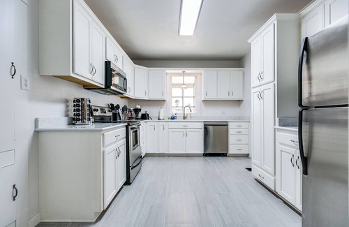 San Angelo Casa | Timeless Getaway in San Angelo! Fully renovated 3BR/2BA 1920s Home