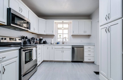 San Angelo Casa | Timeless Getaway in San Angelo! Fully renovated 3BR/2BA 1920s Home