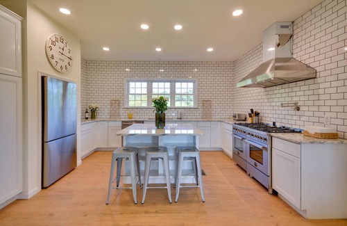 Vesta Casa | Timeless Hillsville Farmhouse: Blue Ridge Parkway!