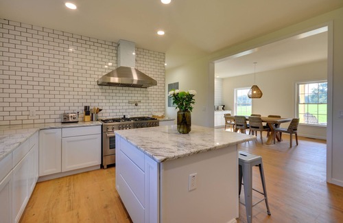 Vesta Casa | Timeless Hillsville Farmhouse: Blue Ridge Parkway!
