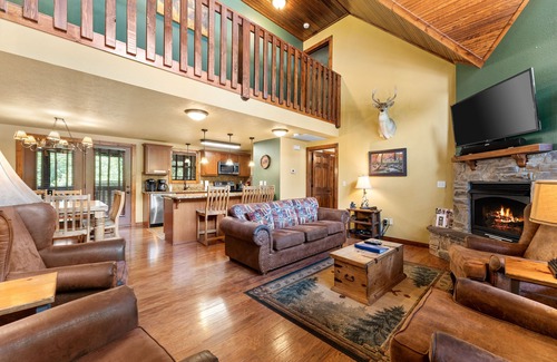 Reeds Spring Cabina | Timeless Memories Lodge 6 Bedroom Cabin by RedAwning