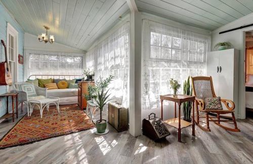 Pine Casa | Timeless Pineview Cottage Hot Tub & Pet Friendly