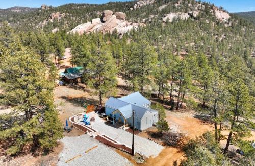 Pine Casa | Timeless Pineview Cottage Hot Tub & Pet Friendly