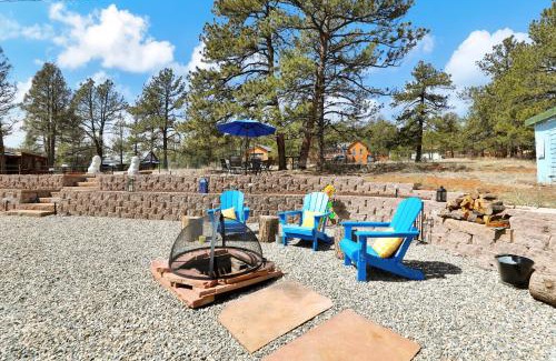 Pine Casa | Timeless Pineview Cottage Hot Tub & Pet Friendly