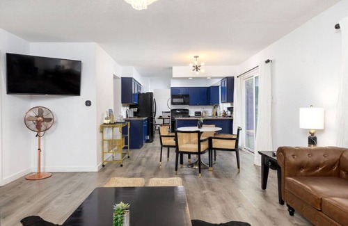 Round Rock Casa | Timeless-Texas-Inn Heated Pool Oasis LUX Vibe