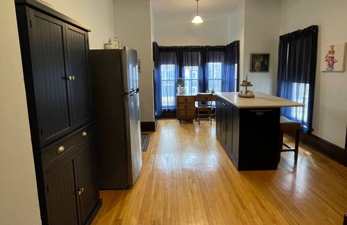 Anoka Apartamento | Timeless Treasure on Ferry Street
