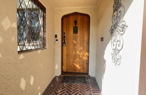 San Jose Casa | Timeless Tudor w/Game Room, Pool Table & Hot Tub