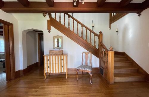 San Jose Casa | Timeless Tudor w/Game Room, Pool Table & Hot Tub