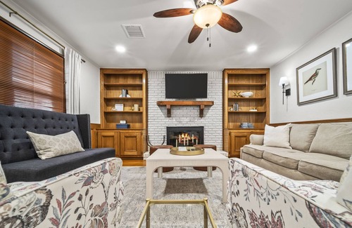 Turner Park Casa | Timeless Tulsa: 1940s Bungalow Expo 3BR/3BA
