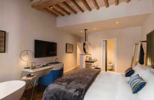 Old Town Casa | Times Suites