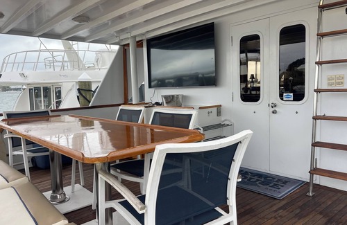 Madeira Beach Alquiler De Eote | TIMEWARP 84 FOOT YACHT CLOSE TO THE BEACH CAN RELOCATE