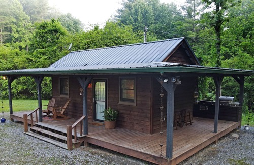 Clayton Cabina | Timpson Creek Cabin