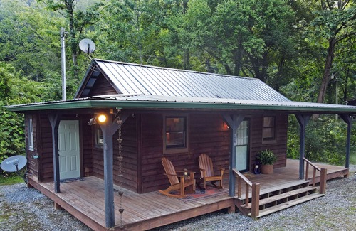 Clayton Cabina | Timpson Creek Cabin