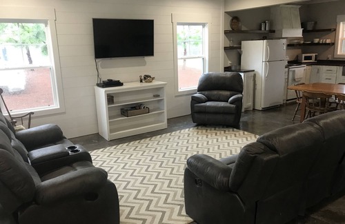 Winchester Otro | Tims Ford Lake! Modern farmhouse right across street from State Park