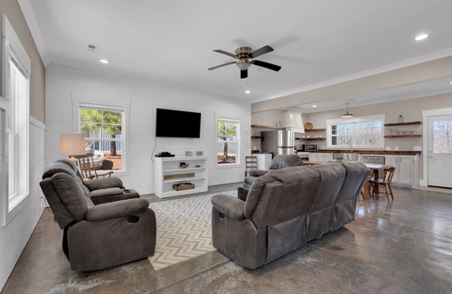 Winchester Otro | Tims Ford Lake! Modern farmhouse right across street from State Park