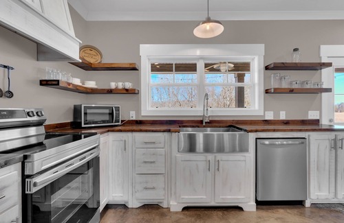 Winchester Otro | Tims Ford Lake! Modern farmhouse right across street from State Park