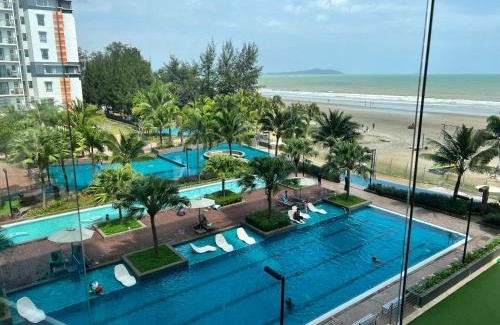 Kuantan Apartamento | Timurbay Seafront Seaview & Poolview Suite with Wi-Fi