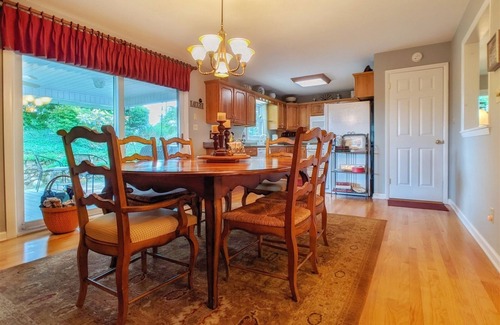 Canton Casa | Tin Cup Hideaway- Comfy Ranch 3BR 2BA, cozy private porch with Hot Tub| Golfing