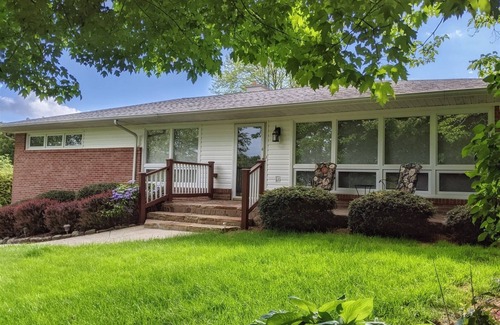 Canton Casa | Tin Cup Hideaway- Comfy Ranch 3BR 2BA, cozy private porch with Hot Tub| Golfing