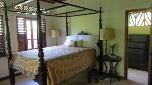 West End Casa | Tingalaya's Retreat