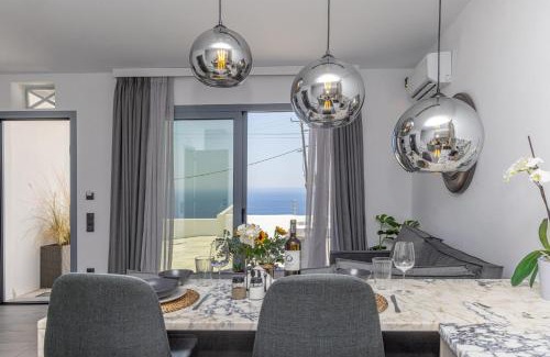 Exomvourgo Villa | Tinian Sunset Villa