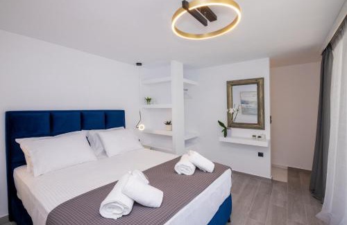 Exomvourgo Villa | Tinian Sunset Villa