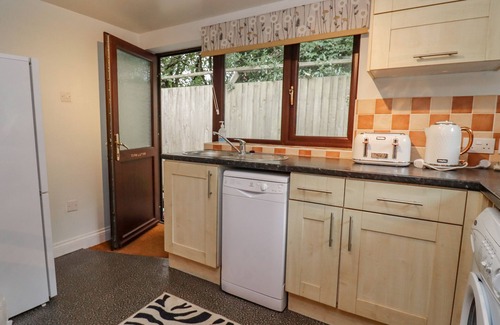 Wraxall Cabaña | TINKLETOD, romantic, character holiday cottage in Nailsea