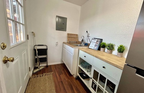 West Odessa Cabina | Tiny Cabin - King or Twin Beds - Corn Hole - Pets Ok