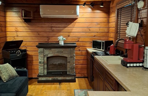 Perrysville Cabina | Tiny Cabin on the outskirts of Mohican State Park