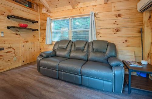 Lookout Valley Neighborhood Association Casa | Tiny Cabin Village Private Hot Tub Lynda Cabin