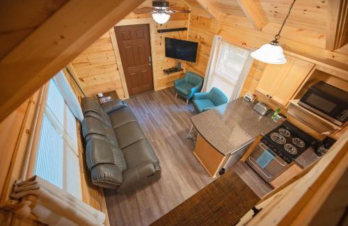 Lookout Valley Neighborhood Association Casa | Tiny Cabin Village Private Hot Tub Lynda Cabin