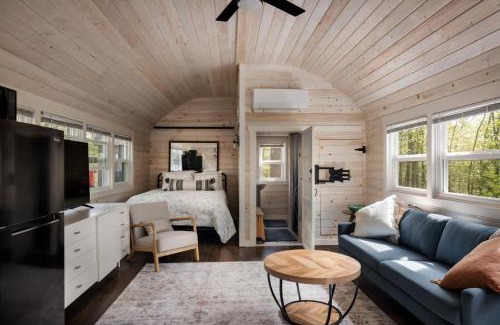 Great Cacapon Apartamento | Tiny Cabin w Fire Pit Game Room and Dog Friendly