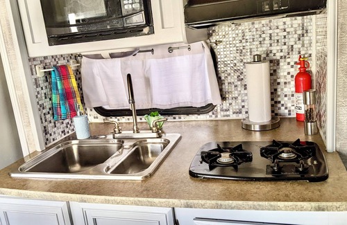 Jamestown Casa | Tiny Cozy Coastal Camper