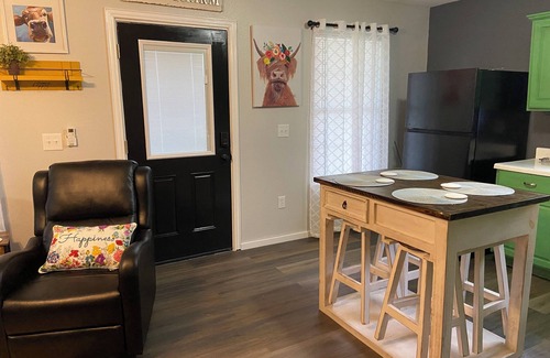 Albany Casa | Tiny Farm home on 225 acres. 28 miles from Durant Casino & resort. Pet friendly!