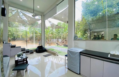 Alwaye Casa | TINY GLASS HOUSE Airport