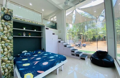 Alwaye Casa | TINY GLASS HOUSE Airport