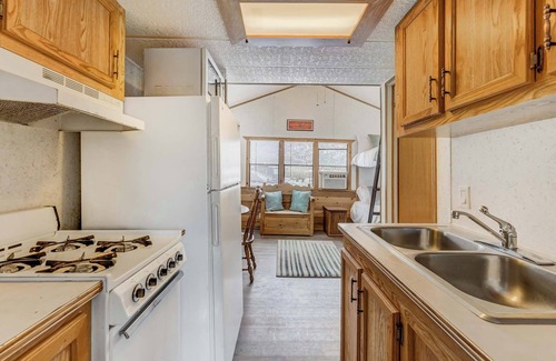 Buena Vista Cabina | Tiny Home 2 near HOT Springs! In Buena Vista, CO