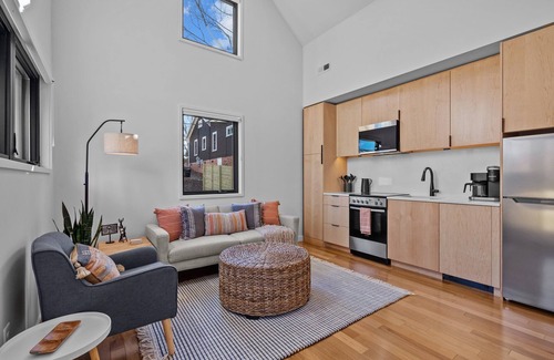 Durham Casa | Tiny Home a fantastic Location close to 9th Street!