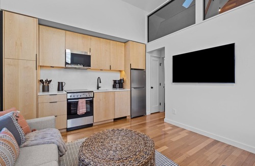 Durham Casa | Tiny Home a fantastic Location close to 9th Street!