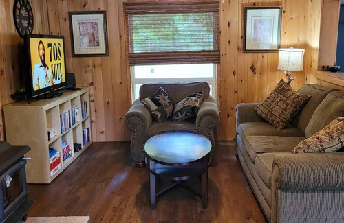 Norland Cabaña | Tiny Home Cozy Cabin in Kawartha Lakes