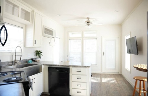 Wyldwood Casa | Tiny Home Experience - Ideal for Solo Travelers, Couples, or Small Groups! 🏡✨