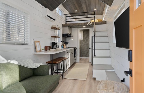 Laurelville Casa | Tiny Home fire pit + hot tub + community game room