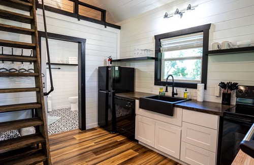 Canyon Lake Apartamento | Tiny Home in Canyon Lake 5 mins to Lake & River, Prime Area, Pet Friendly