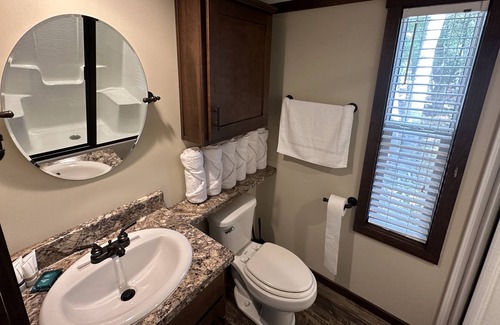 Harold Cabaña | Tiny Home in Luxury Resort - Cedar 1
