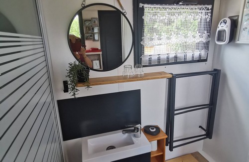 Verbiesles Casa | Tiny Home 'La Charmotte' con terraza privada, Wi-Fi y aire acondicionado