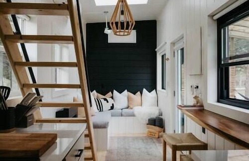 Tyendinaga Mohawk Territory Casa | Tiny Home Near Wine Country with Stargazing Loft