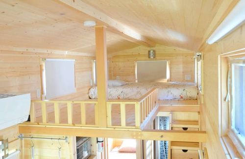 Shelton Casa | Tiny Home Organic Farm Stay Familias y granja Comida fresca con desayuno caliente